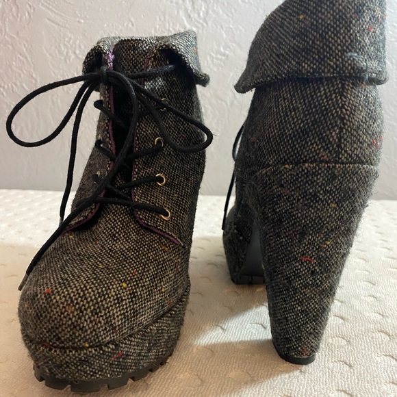 BLOWFISH Blowfish Womens Herringbone Platform Booties - Picture 16 of 16